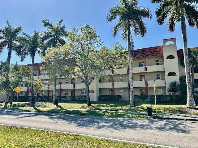 7960 Sunrise Lakes Drive N # 205, Sunrise FL 33322