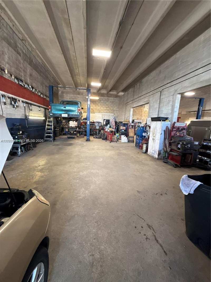 1750 W 41st St, Hialeah FL 33012