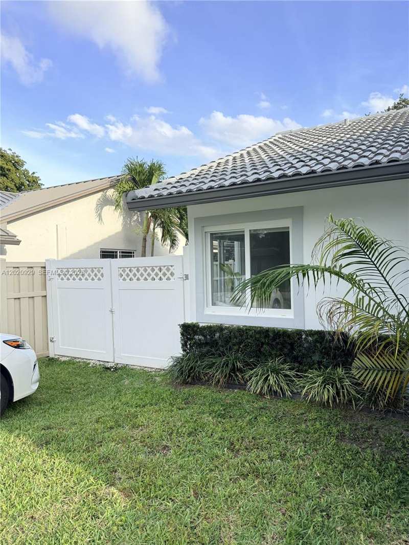 11640 NW 23rd St, Coral Springs FL 33065