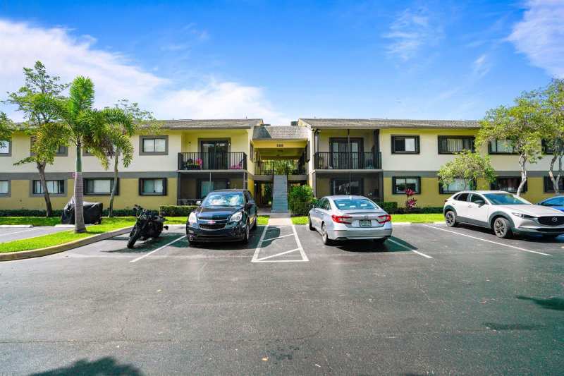 588 Trace Circle # 102, Deerfield Beach FL 33441