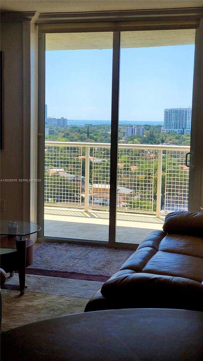 900 SW 8th St # 1501, Miami FL 33130