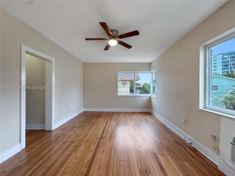 965 Bay Dr # 8, Miami Beach FL 33141