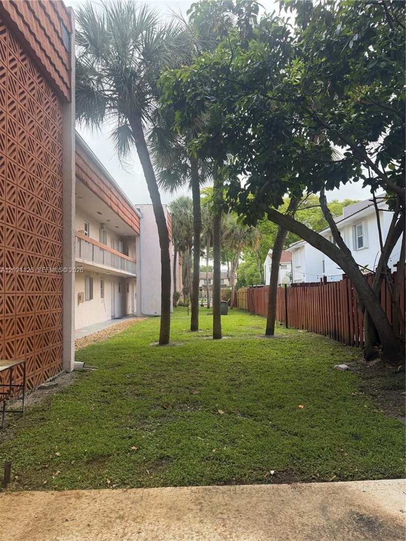 7610 Stirling Rd # 205G, Davie FL 33024