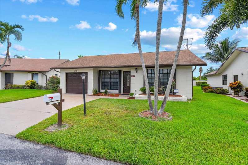 6510 Olivewood Circle, FL 33463
