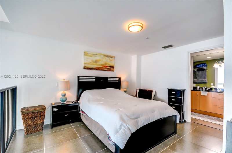 300 S Biscayne Bluv # 1022, Miami FL 33131