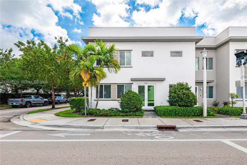 6681 NW 104th Ave, Doral FL 33178