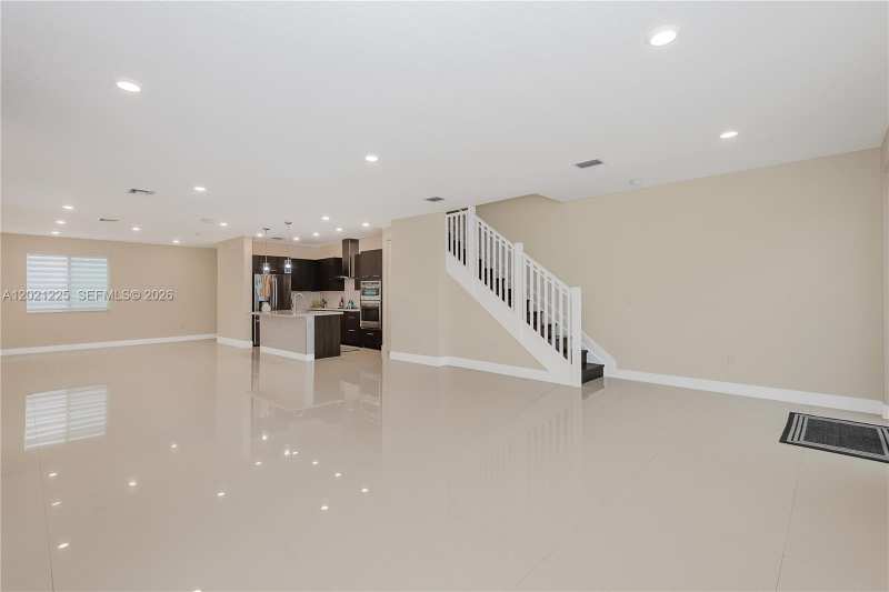 6681 NW 104th Ave, Doral FL 33178
