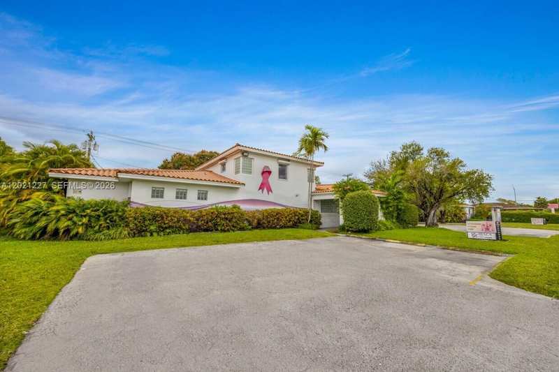 49 W 49TH St, Miami Beach FL 33012