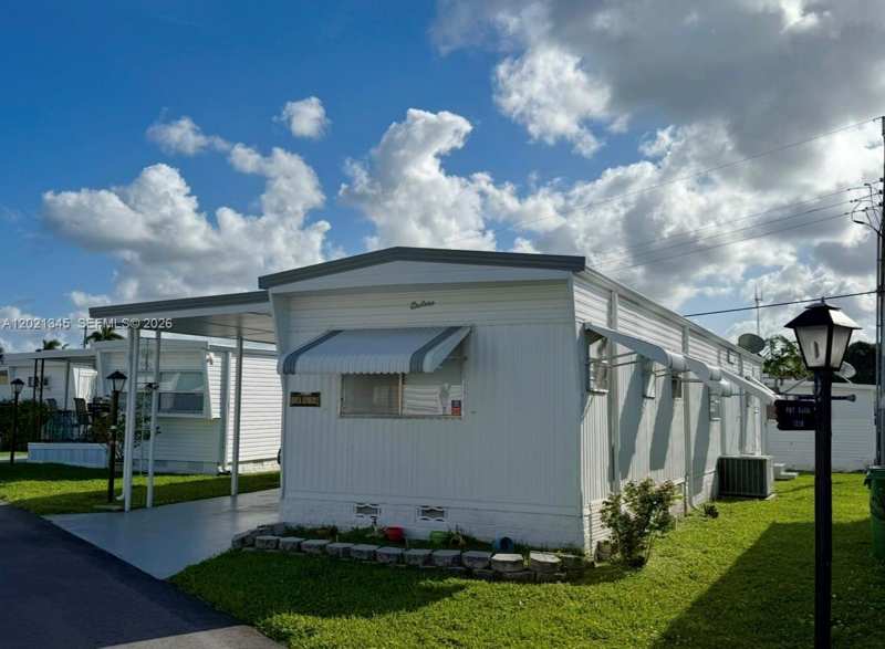 1332 S 33 AVE, Hollywood FL 33021
