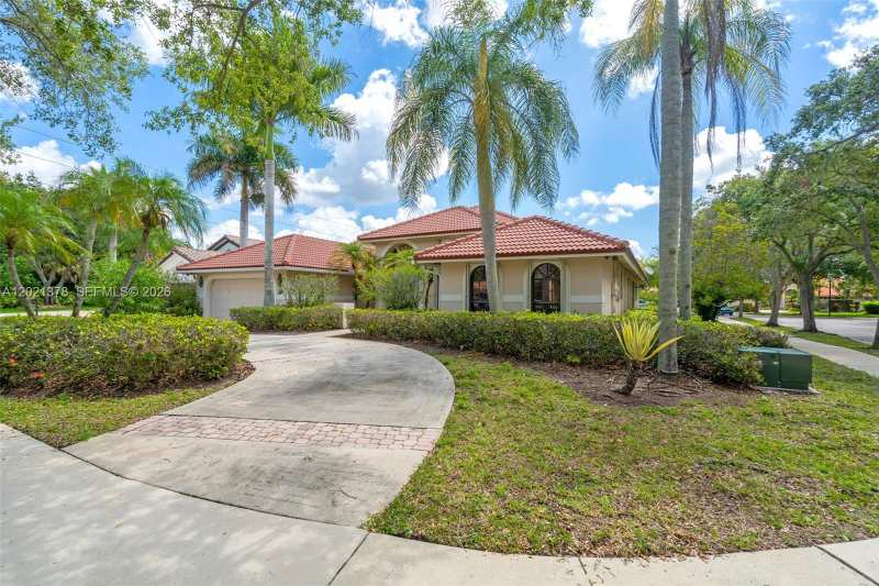 1051 Deerpath Ct, Weston FL 33326