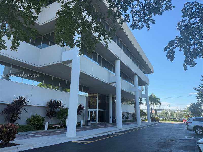 290 NW 165th St # M500, Miami FL 33169