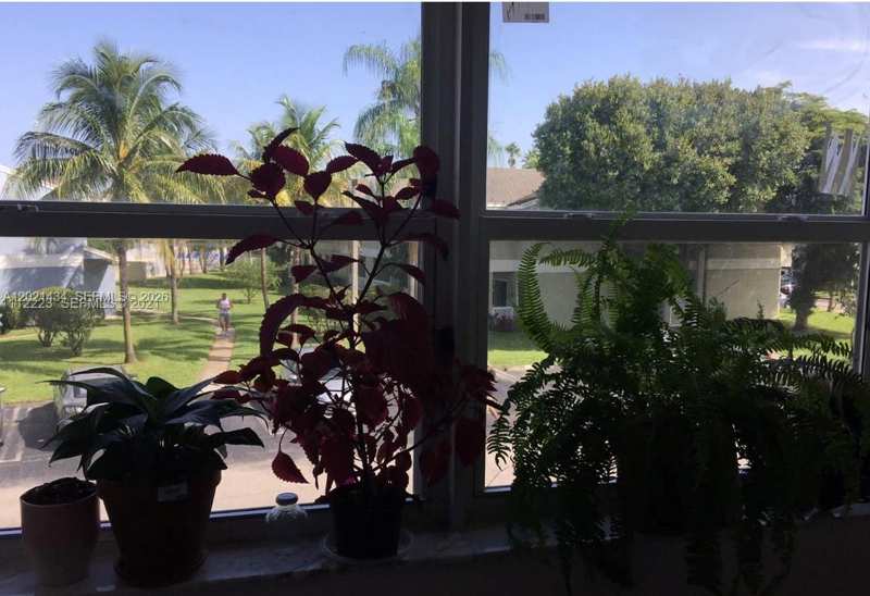 17320 NW 67 th pl # 7, Hialeah FL 33015