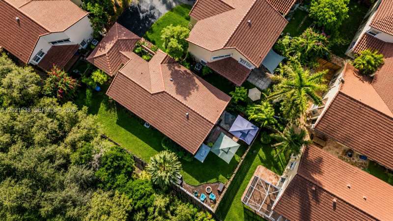 1327 Seagrape Cir, Weston FL 33326
