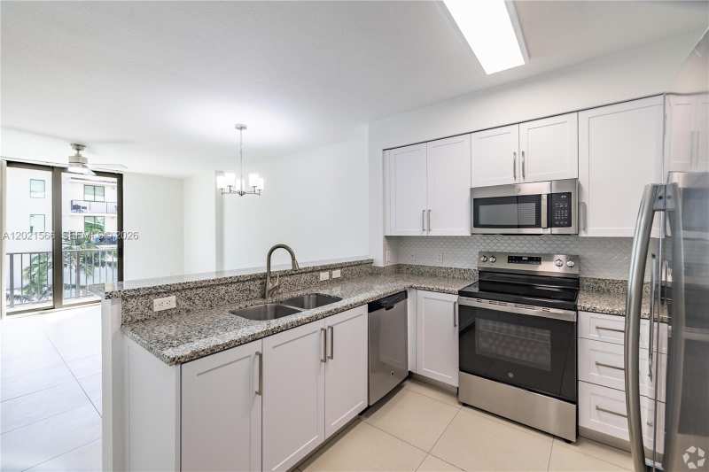 2001 ludlam # 648, West Miami FL 33147