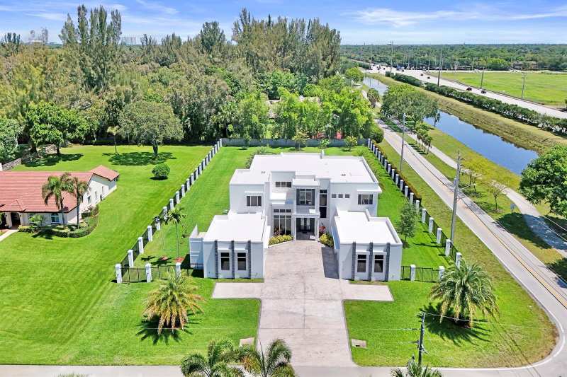 11201 SW 3rd Street, Plantation FL 33325