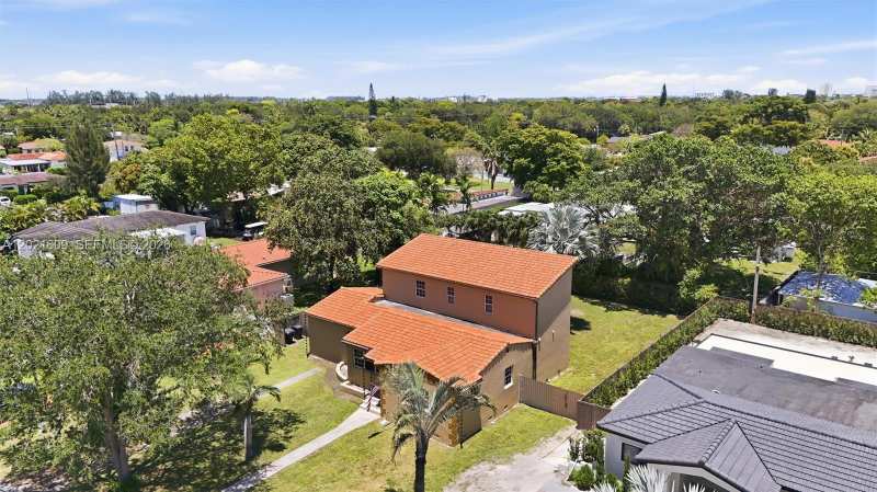 245 Lenape Dr, Miami Springs FL 33166