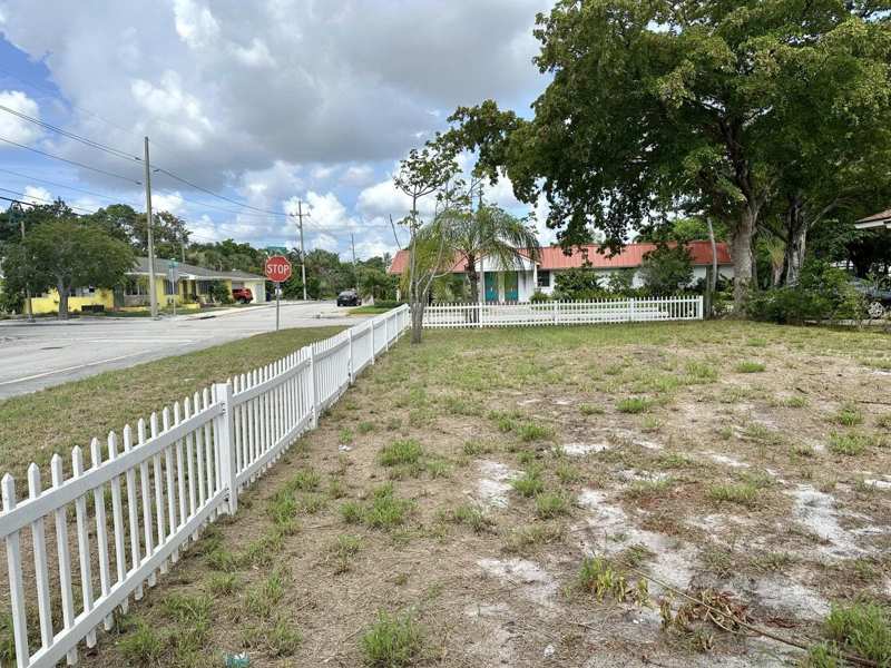 312 12th Avenue N, FL 33460