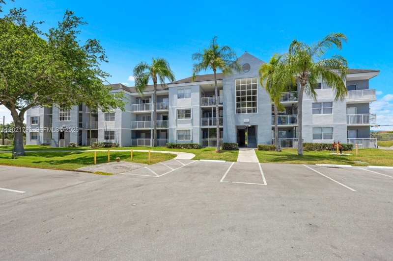 8670 SW 212th St # 307, Cutler Bay FL 33189