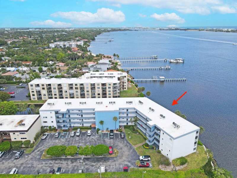 100 Waterway Drive S # 209, Lantana FL 33462