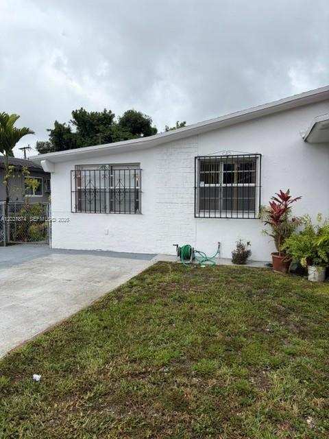 336 E 41st St, Hialeah FL 33013