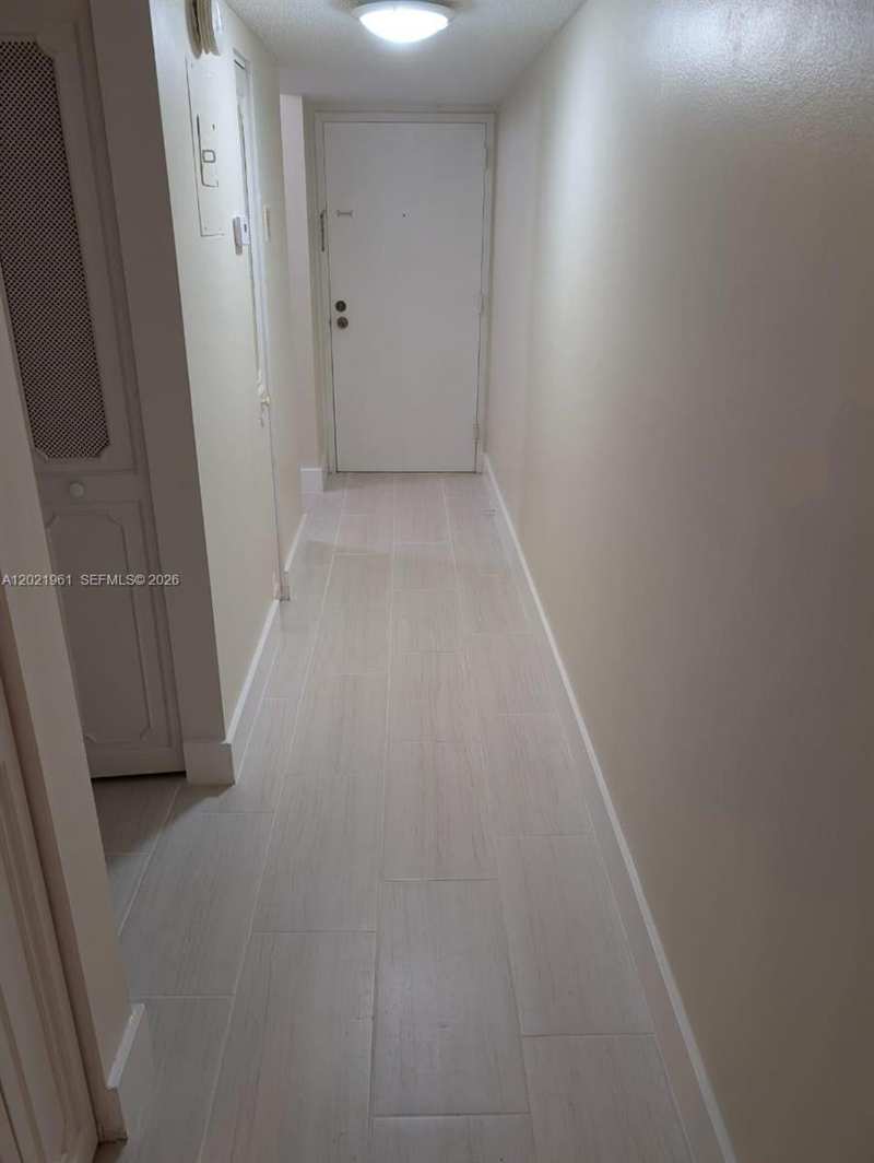 3680 Inverrary Dr # 2M, Lauderhill FL 33319
