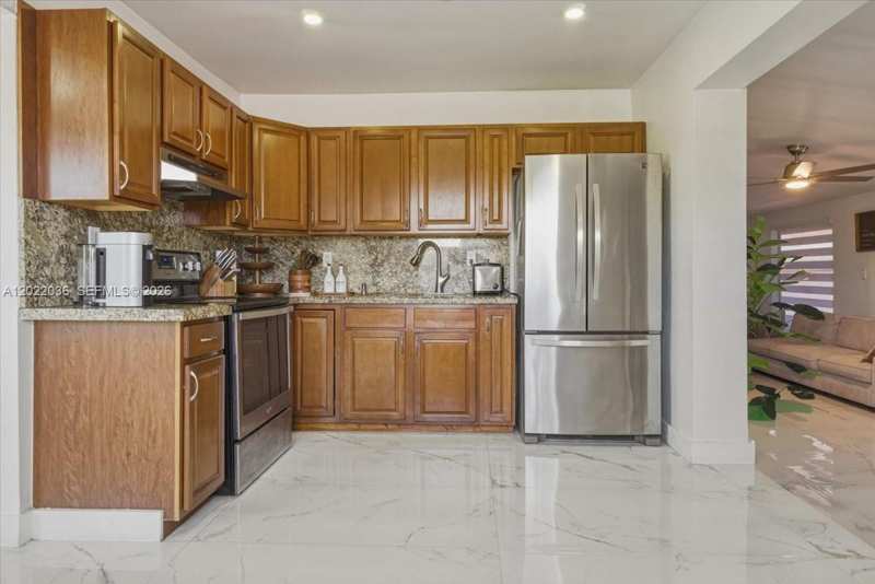 120 W 50th St, Hialeah FL 33012