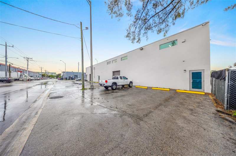 7550 W 2nd Ct, Hialeah FL 33014