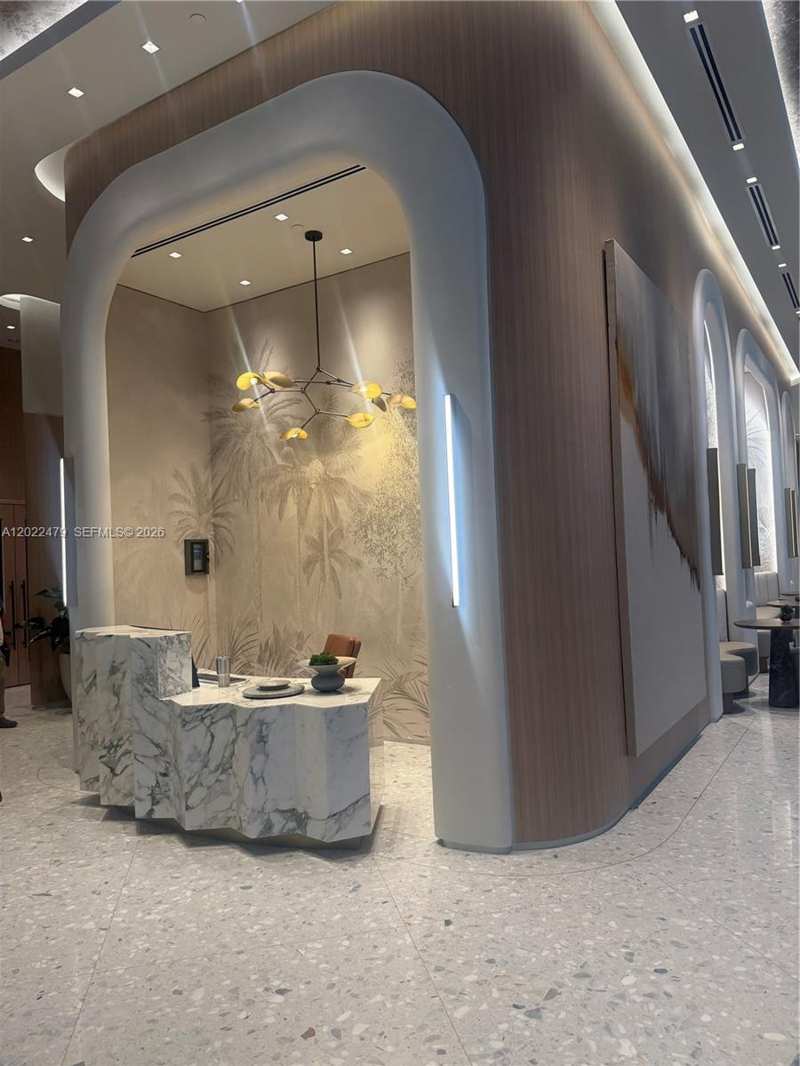 77 SE 5st # 2306, Miami FL 33131