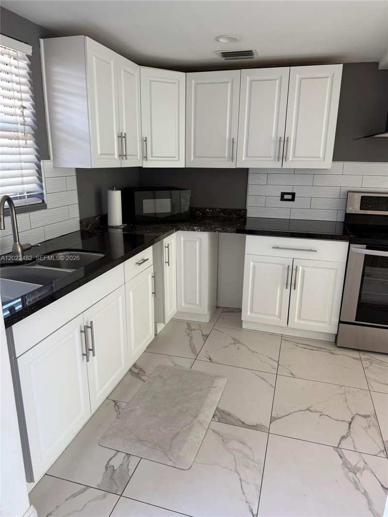465 Swallow Dr # 8, Miami Springs FL 33166