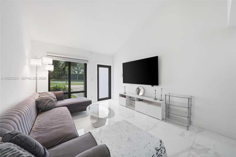 455 NE 210th Ter, Miami FL 33179