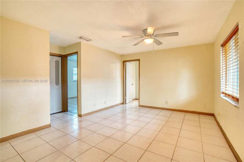129 SE 4th Ave # 1, Hallandale Beach FL 33009