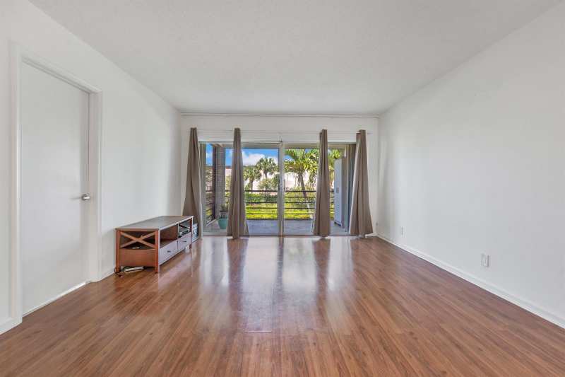 3075 Gardens E Drive # 24, Palm Beach Gardens FL 33410