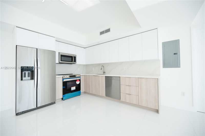 92 SW 3rd St # 3411, Miami FL 33130