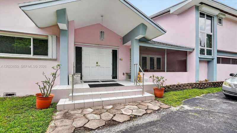 11651 SW 64th Ave, Pinecrest FL 33156