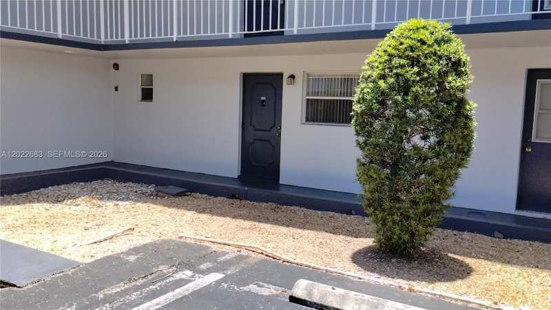 447 NE 195th St # 117, Miami FL 33179