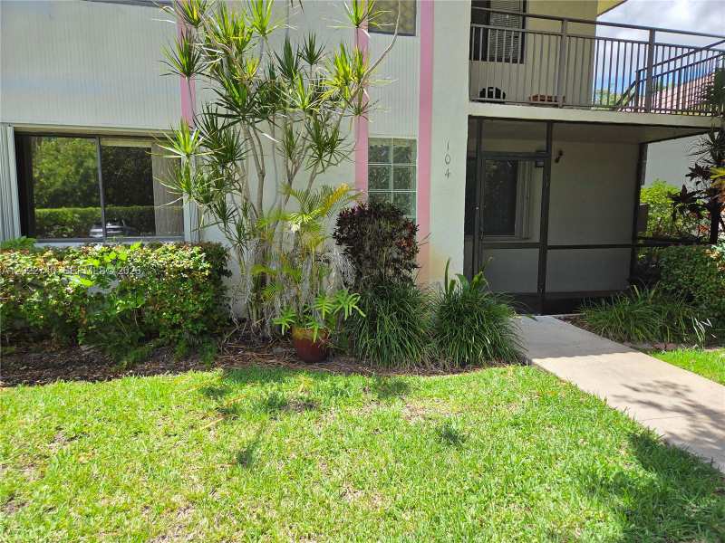 413 Lakeview Dr # 104, Weston FL 33326