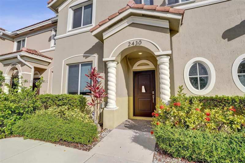 2430 SE 10th Ct, Homestead FL 33035