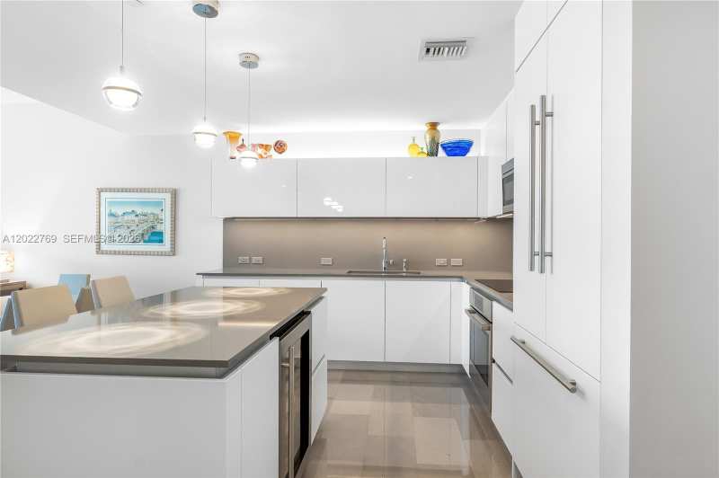 68 SE 6th Street # 810, Miami FL 33131