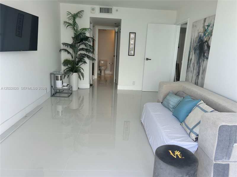 7601 E Treasure Dr # 2012, North Bay Village FL 33141
