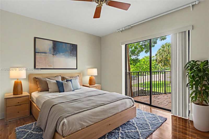 1530 W Harmony Lake Cir, Davie FL 33324
