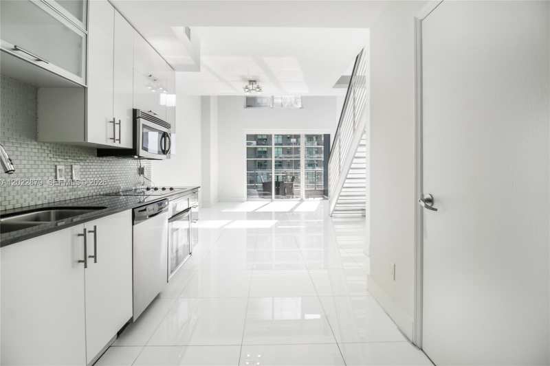 60 SW 13th St # 2208, Miami FL 33130