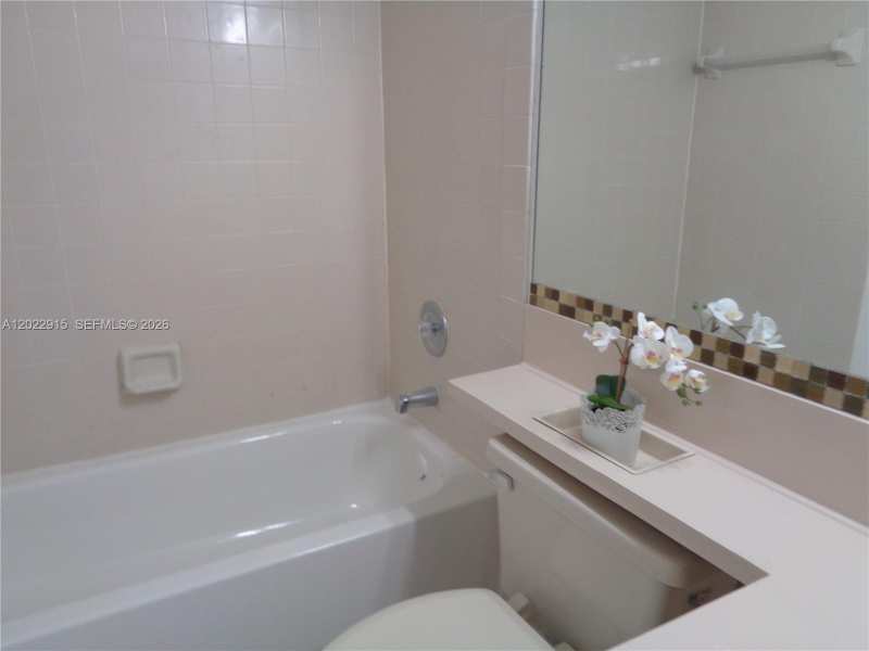 Las Vistas At Doral Condo