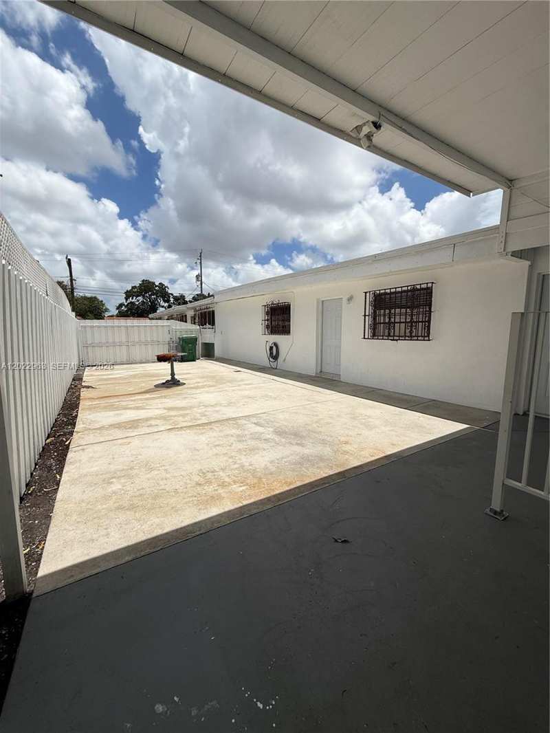 1046 NW 33rd Ave, Miami FL 33125