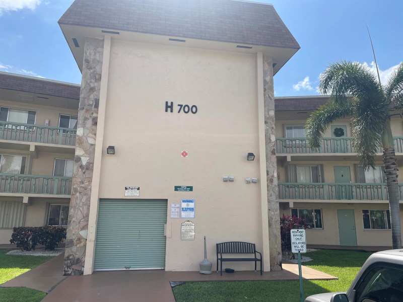 700 Village Green Court # 101, Palm Springs FL 33461