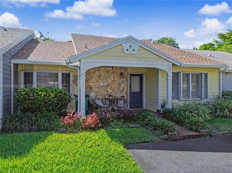 14609 SW 143rd Place Cir, Miami FL 33186
