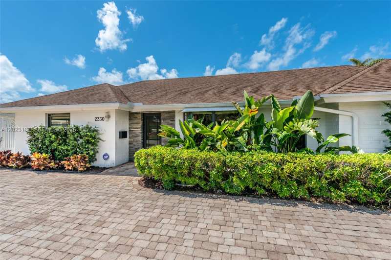 2330 NE 195th St, Miami FL 33180