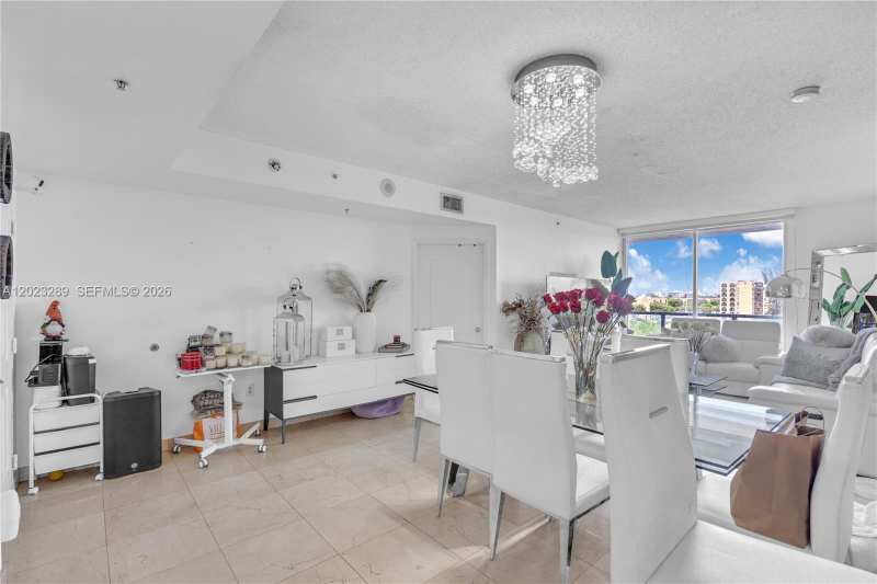 5077 NW 7th St # 517, Miami FL 33126