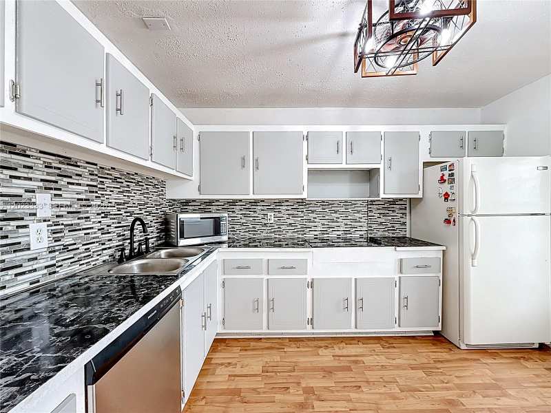 1000 NE 14th Ave # 411, Hallandale Beach FL 33009