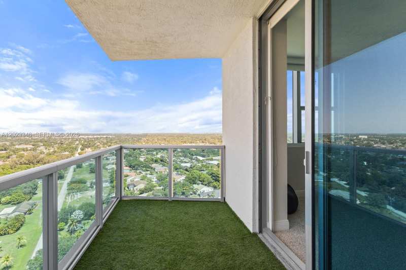 2641 N Flamingo Rd # 2408N, Sunrise FL 33323