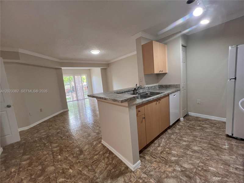 2496 Centergate Dr # 205, Miramar FL 33025